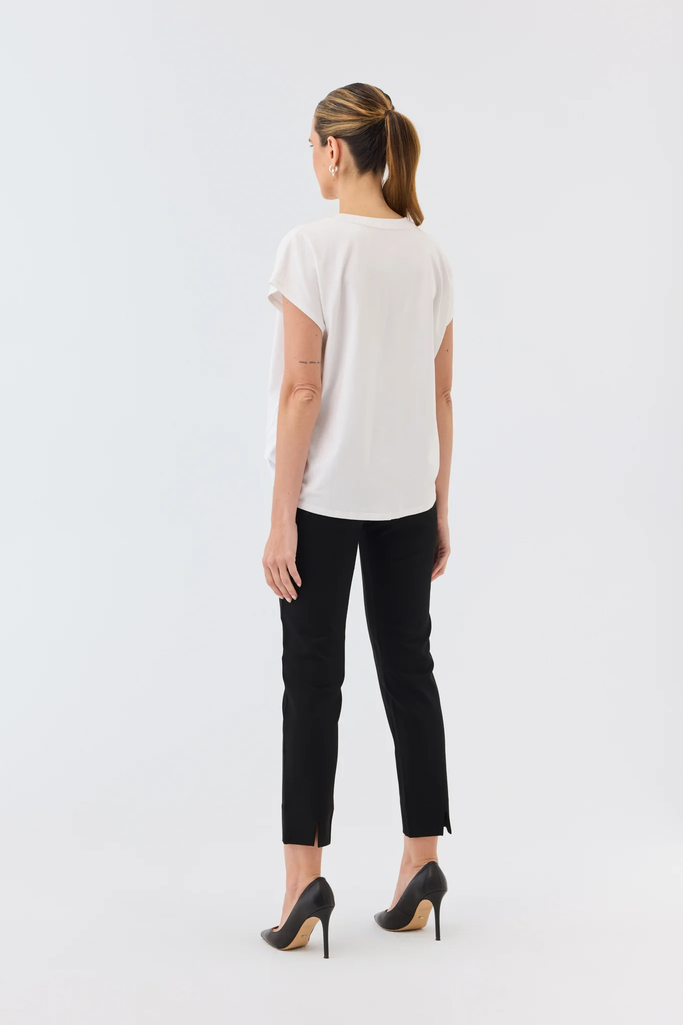 SOHO TEE - Image 6