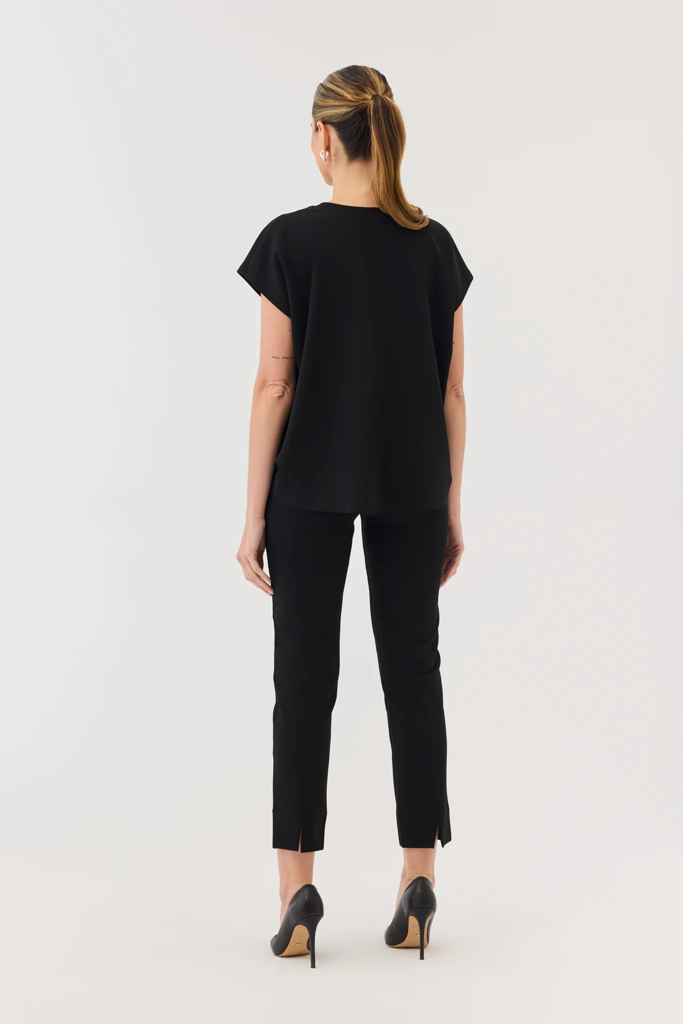 SOHO TEE - Image 5